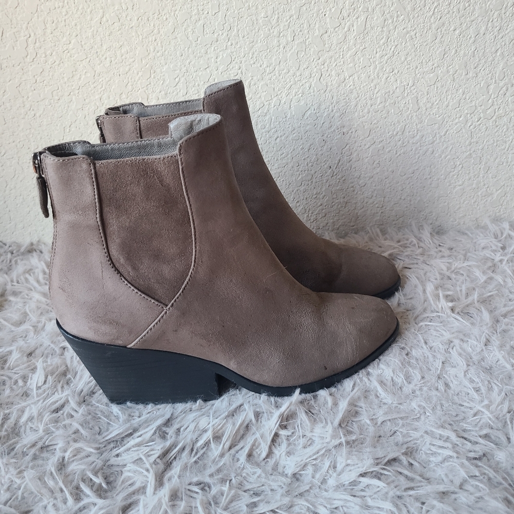 EILEEN FISHER Ankle Boots Booties Taupe Gray Soft Suede Leather Women's … - Picture 1 of 13